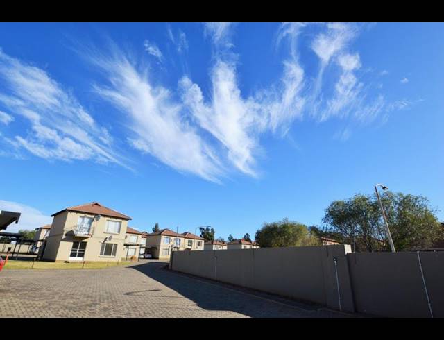 2 BEDROOM APARTMENT FOR SALE IN VAAL PARK EXT 1